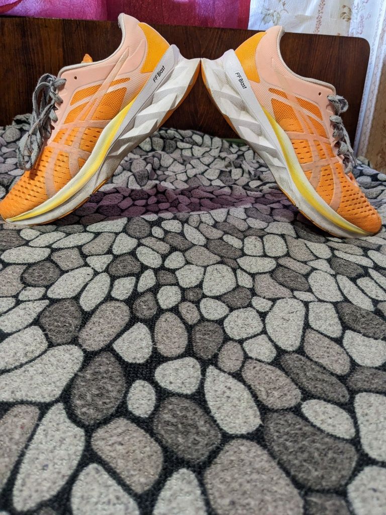 Продам кросівки Asics