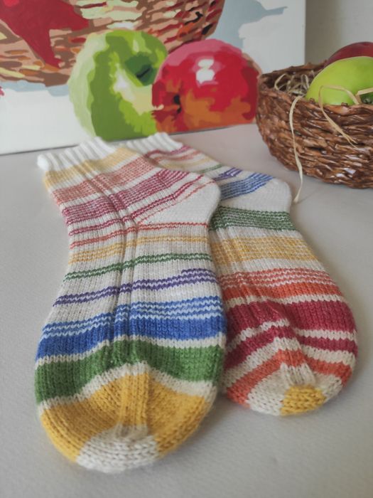Шкарпетки в'язані жіночі ручної роботи/носки вязаные женские