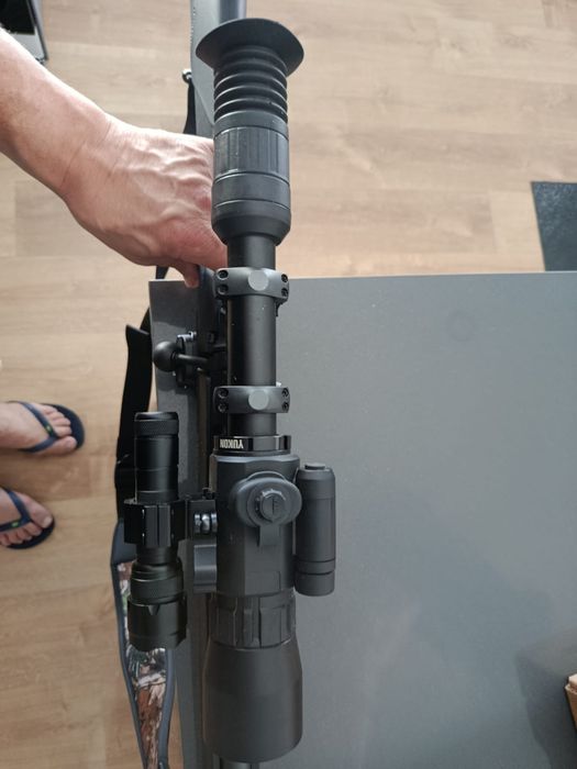 Mira nocturna youkon 4.5 em mt bom estado.