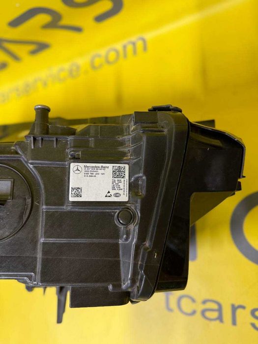 Запчастини на Mercedes Benz 2022 GLA 35 AMG Ліва фара A2479068906