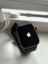 Apple Watch SE 40мм Space Gray