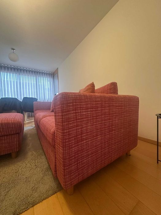 Sofá 3 lugares com puff, vermelho