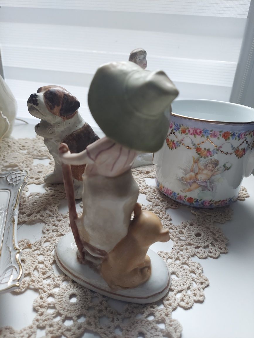 Porcelana,  figurka  , chłopiec z psem