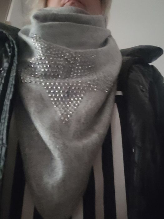 Chusta wełniana z domieszką kaszmiru firmy cassani