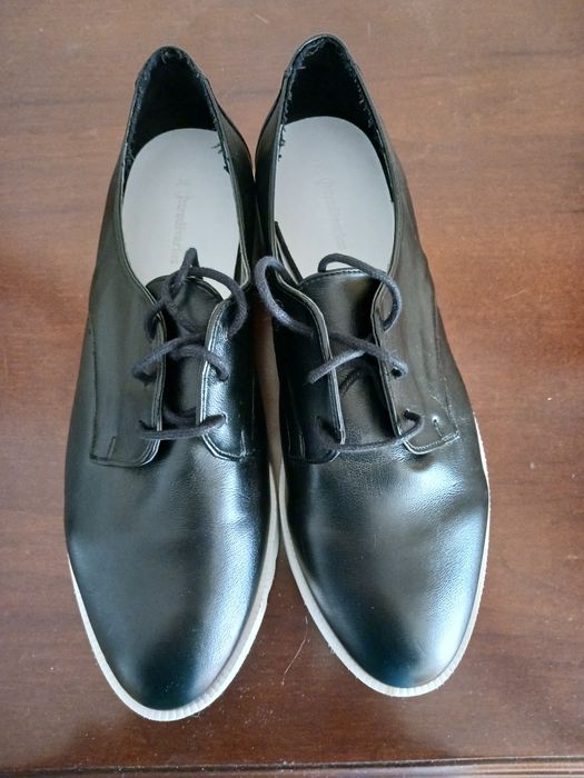 Sapatos pretos baixos da Stradivarius tamanho 36
