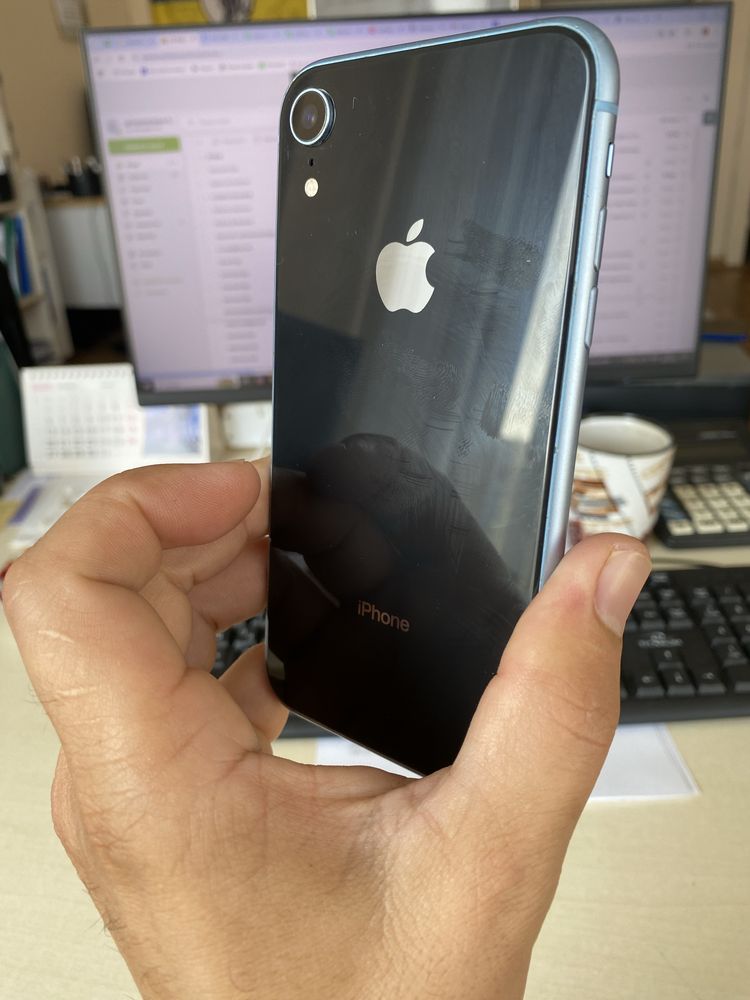 Продам iphone Xr на 64 гб в крутому стані терміново!