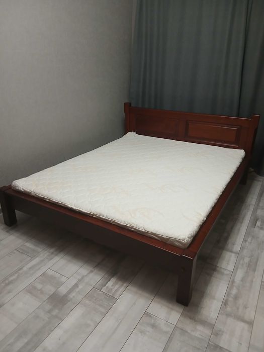 Деревяне ліжко під матрац 160 на 200