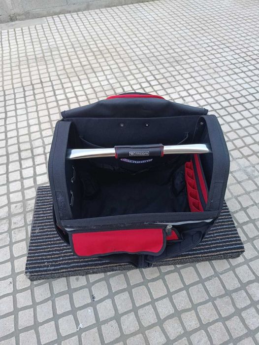 Vendo trolley para ferramentas marca Facon novo.