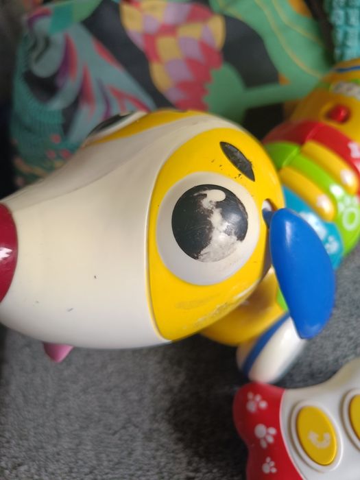 Interaktywny pies piesek Chester firmy Smiki smyk