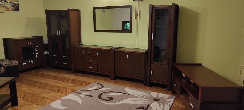 Meble do salonu drewniane z płytą z naturalnej okleiny . 8 elementów