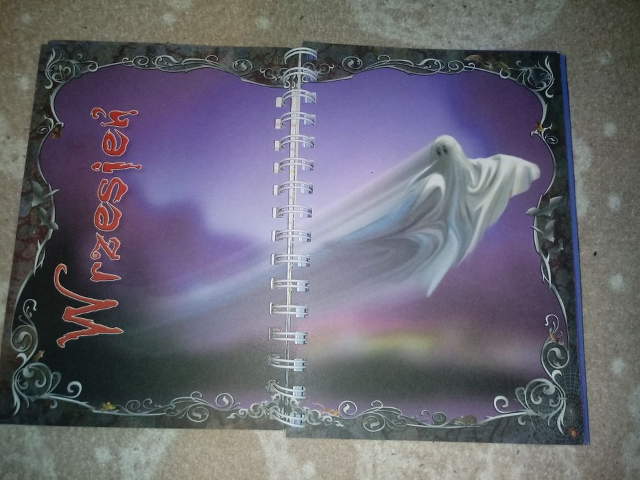 Halloween. Mrożący krew w żyłach terminarz szkolny.