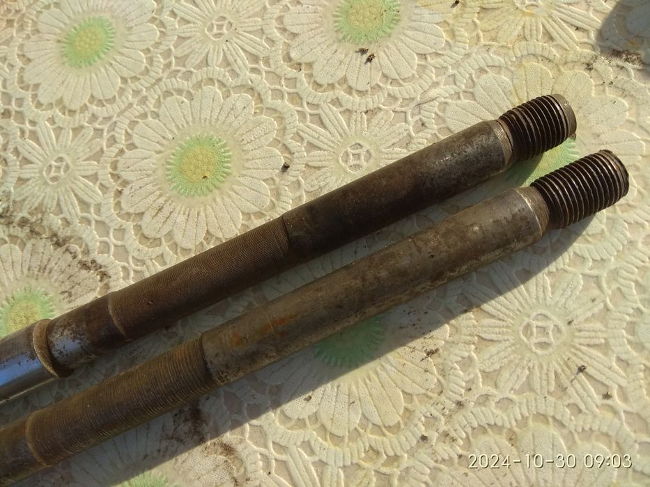 Ось колеса мото ИЖ. Передняя .