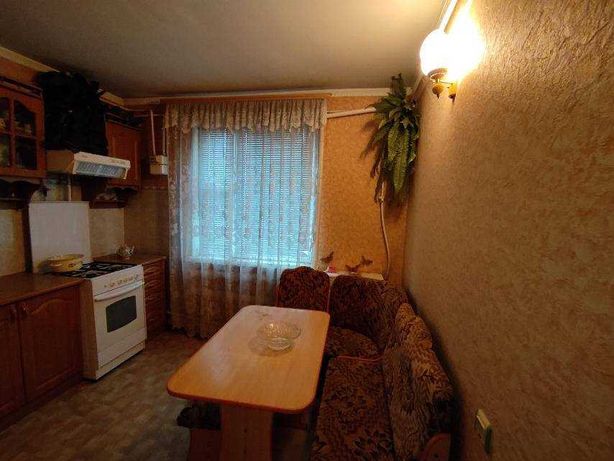 Продам 2-к квартиру з ремонтом та меблями в центрі Веселиново