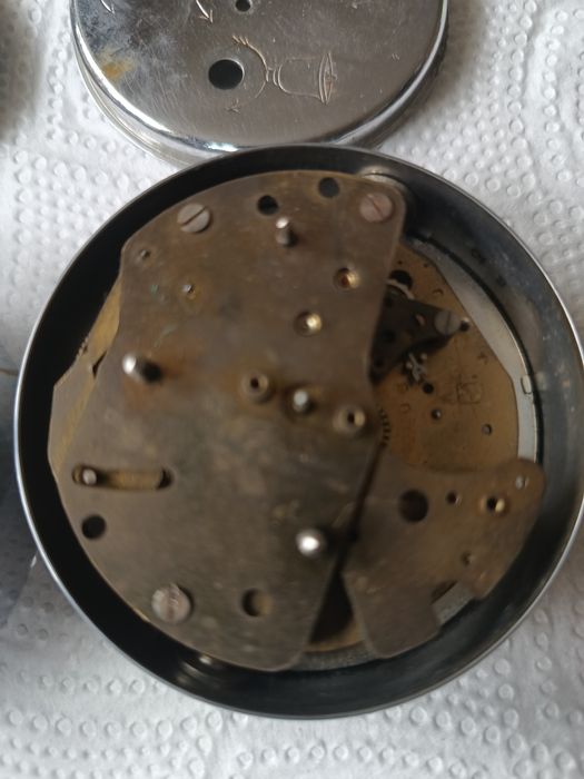 Zestaw starych zegarów mechanizmów chodzik, Oris i kukułka