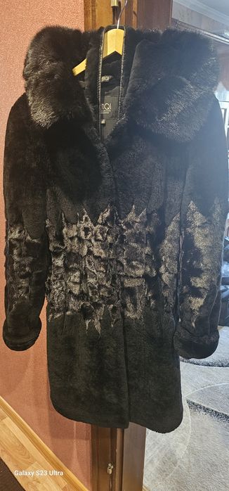 Шуба з натурального хутра мутона та норки