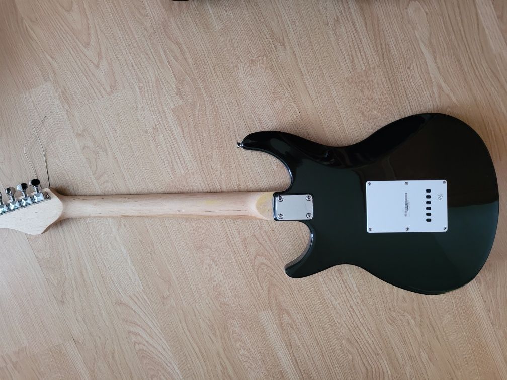 Gitara elektryczna behringer