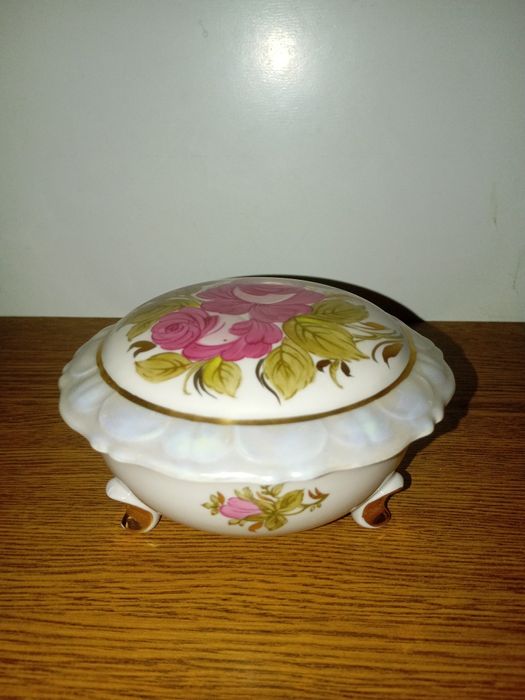 Продам винтажную сахарницу