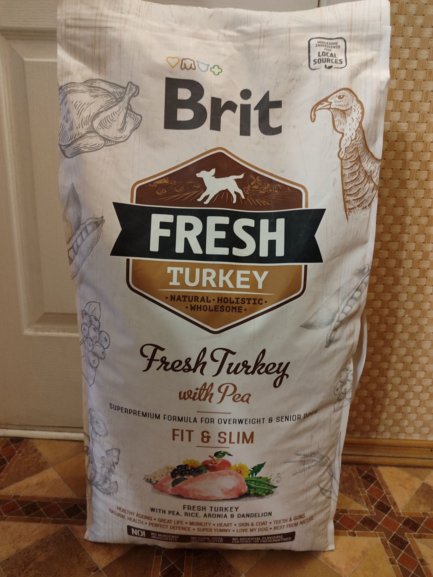 Сухой корм для собак с индейкой Brit Fresh Fit Slim Turkey Pea 12кг