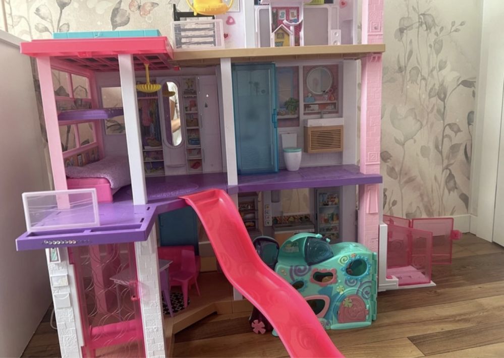 domem barbie z basenem,windą i zjeżdżalnią