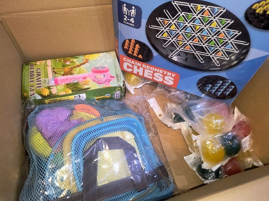 Paleta/pudło ciekawych rzeczy na targ/odpust