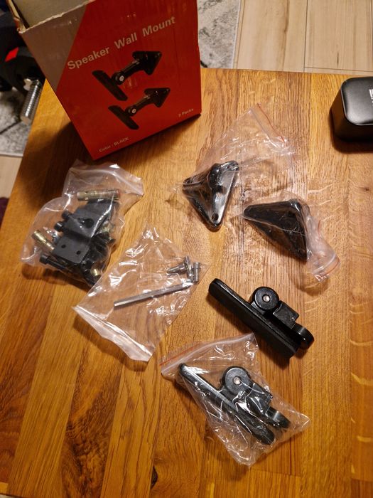 Uchwyty głośnikowe
