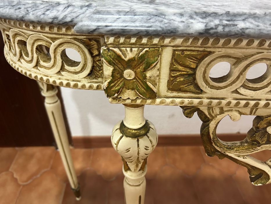 Mesa consola antiga com tampo de mármore- peca de coleção