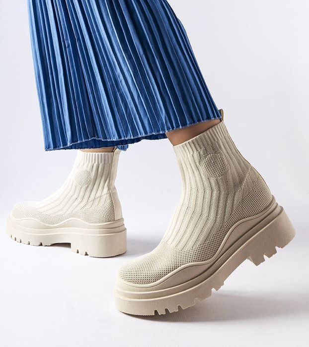 Beżowe wysokie sneakersy Marks