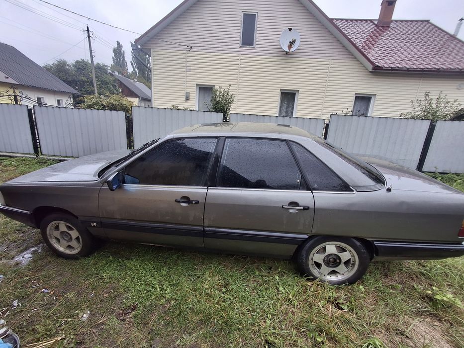 Продам ауді 100.