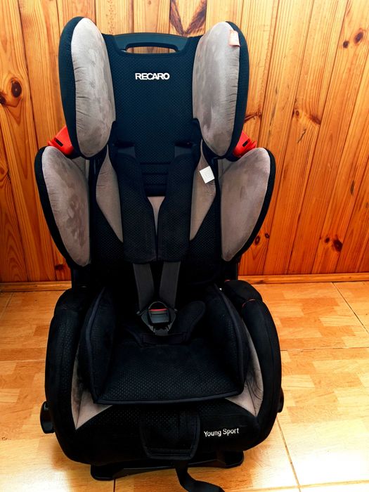 Автокрісло  Recaro Young Sport  Hero (Рекаро) Группа 2-3 (9-36 кг)