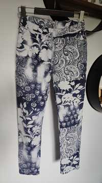 Spodnie dresowe wzory kwiaty niebieskie M
