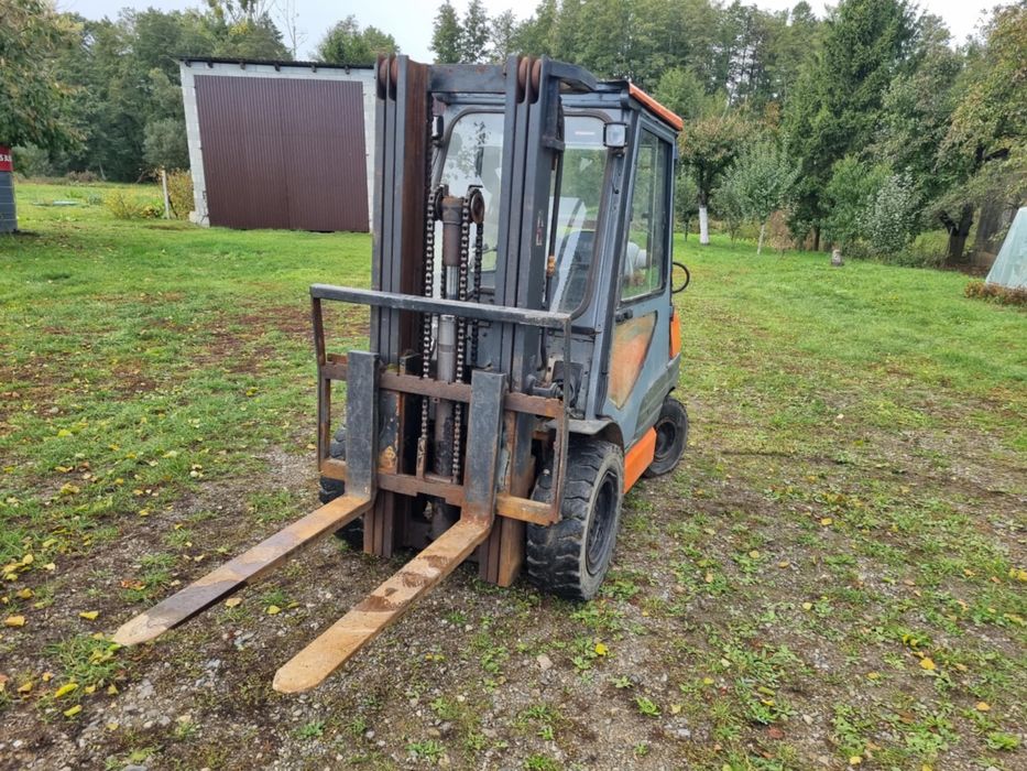 wozek widłplowy toyota 6fdf30 gazowy