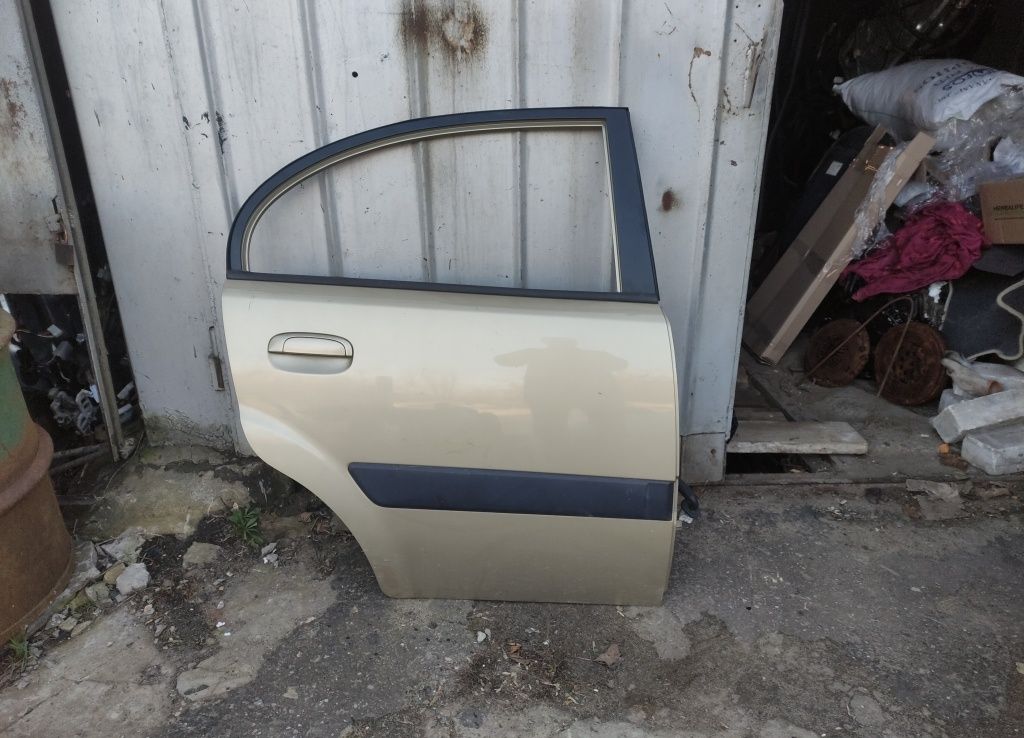 Киа Рио 2,Kia Rio II дверь задняя