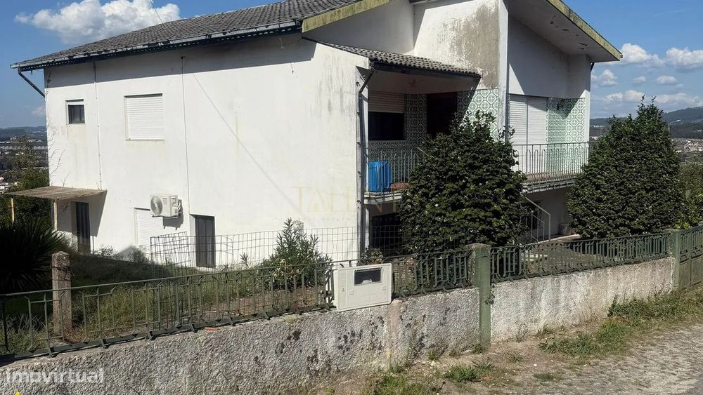 Moradia Bi-Familiar T4 + T1 - Roriz, Santo Tirso, Porto