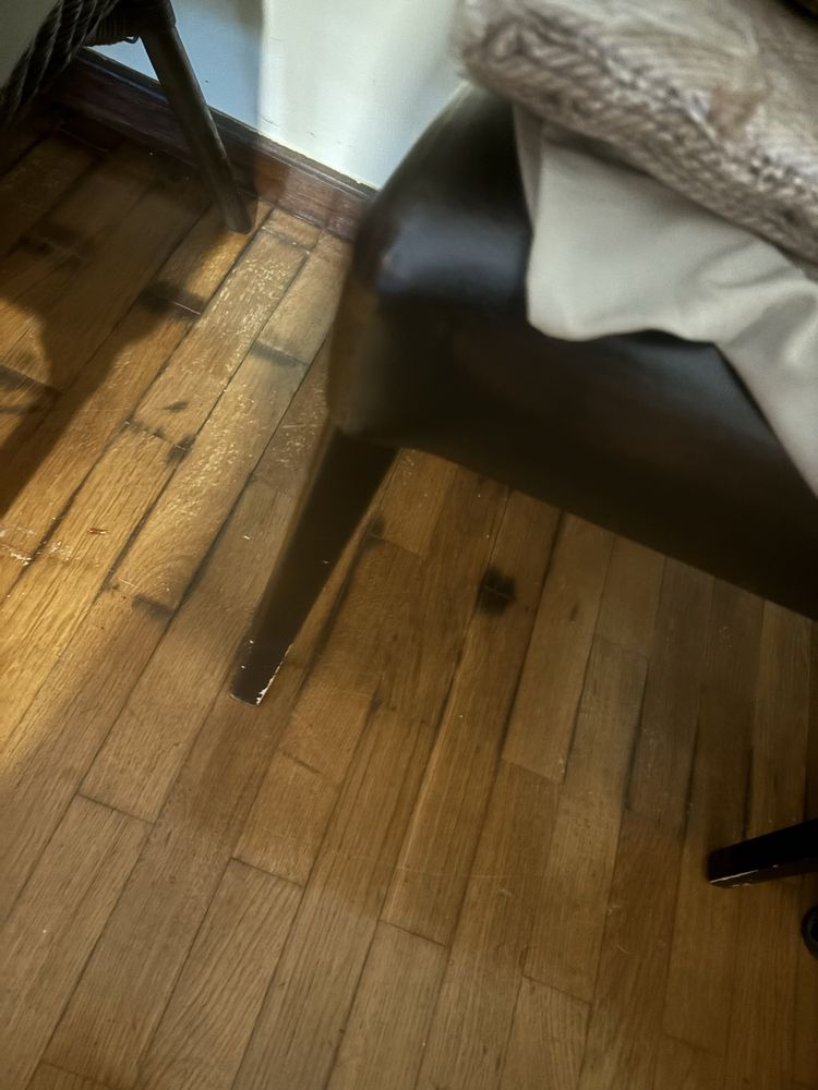 Variadas cadeiras de mesa