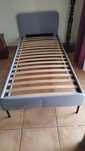 Cama slattum com um ano e meio de uso. Oferta de colchão Vatso