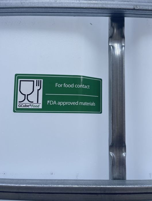 Mauzer 1000l na plastikowej palecie po oleju z oliwek . Nie chemia .