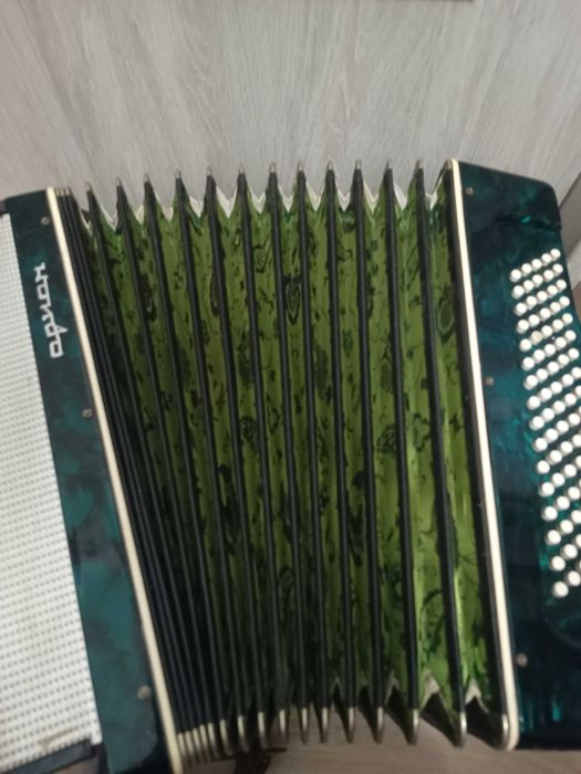 Radziecki akordeon Orion 80 basów sprawny instrument z PRL