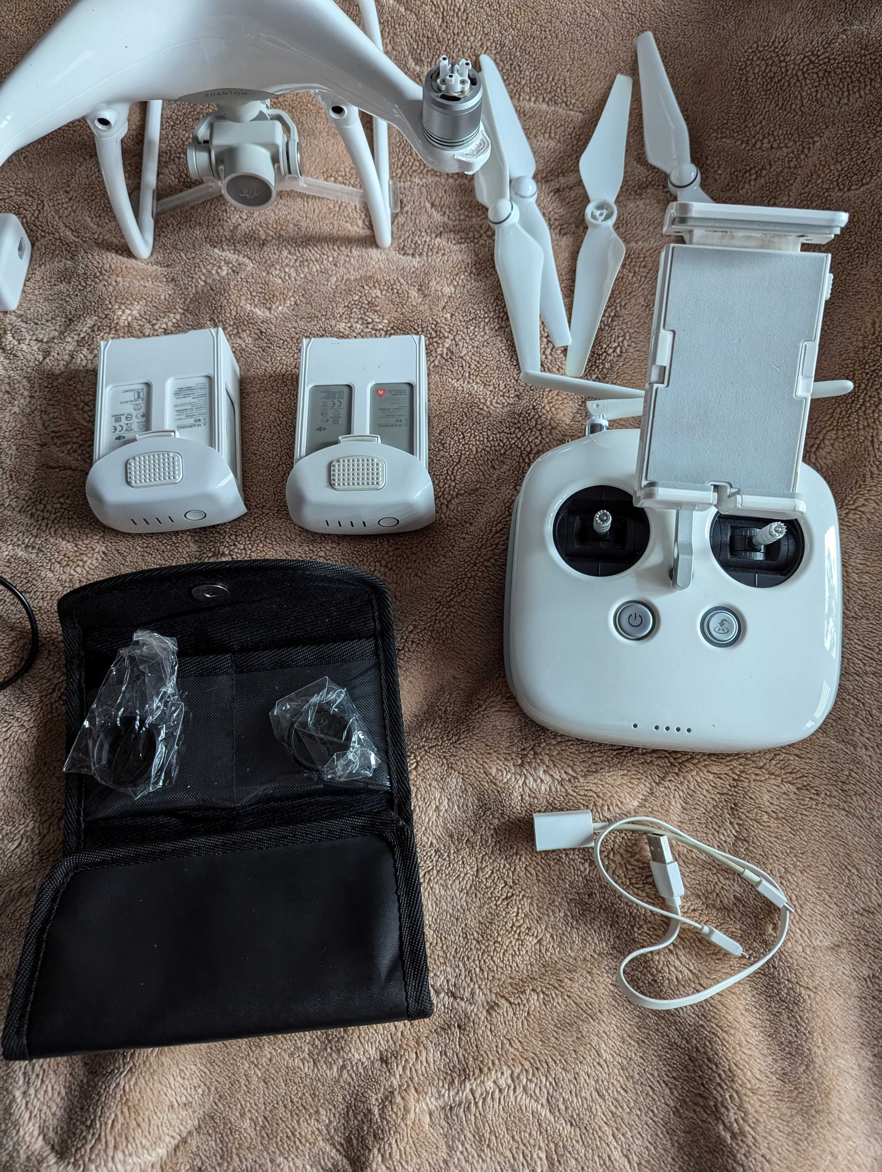 Dron DJI Phantom 4 z walizka MC-CASES I 2x baterie