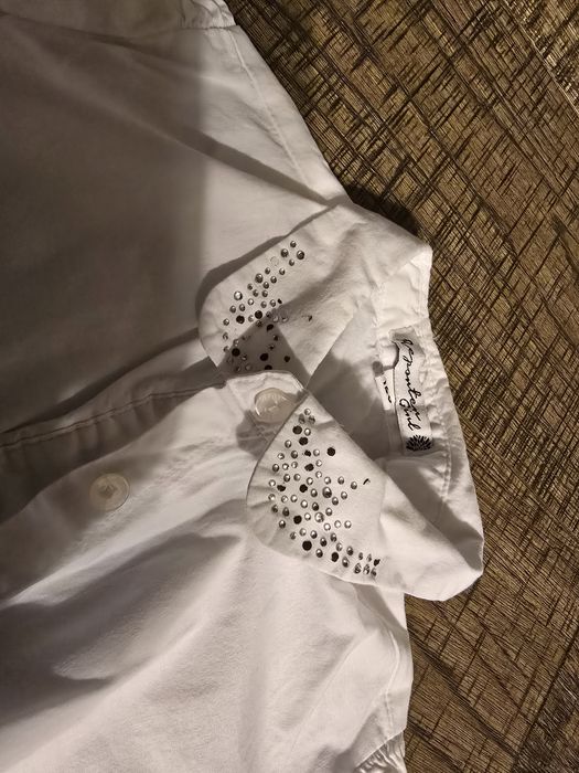 Biala koszulka ,czarne spódnico-spodnie plus granatowa sukienka  122