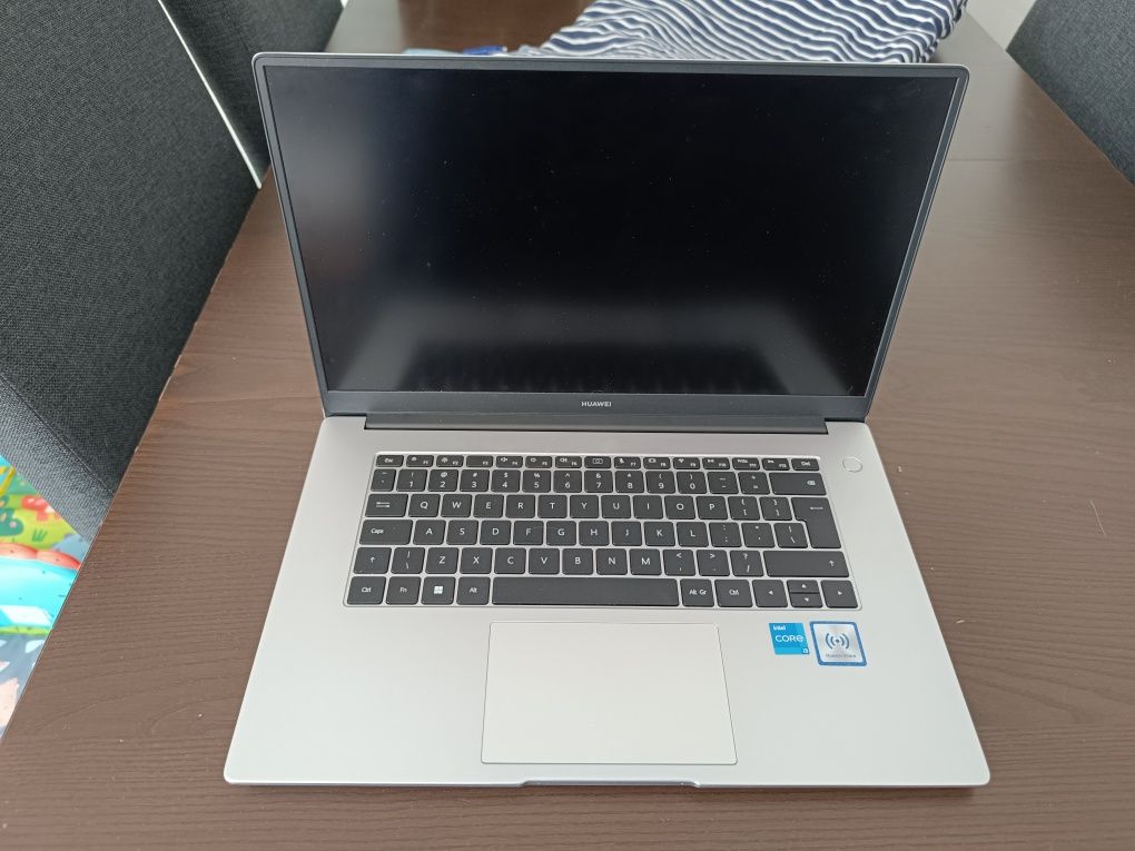Huawei MateBook D15- jak nowy!