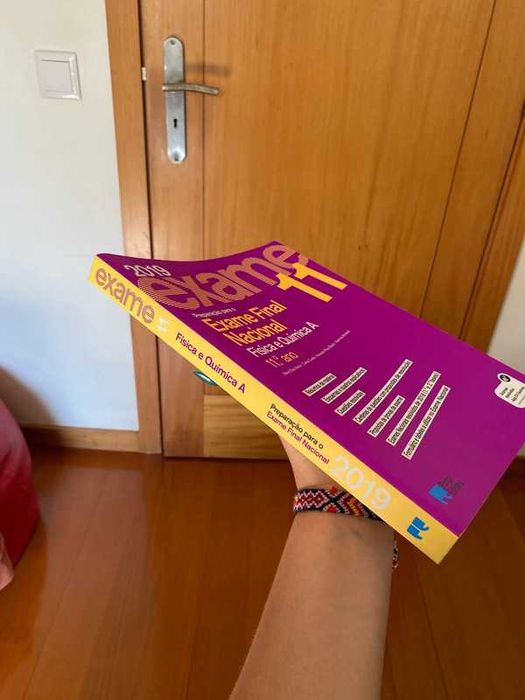 Livro Preparação para exame 11º ano Físico-Química
