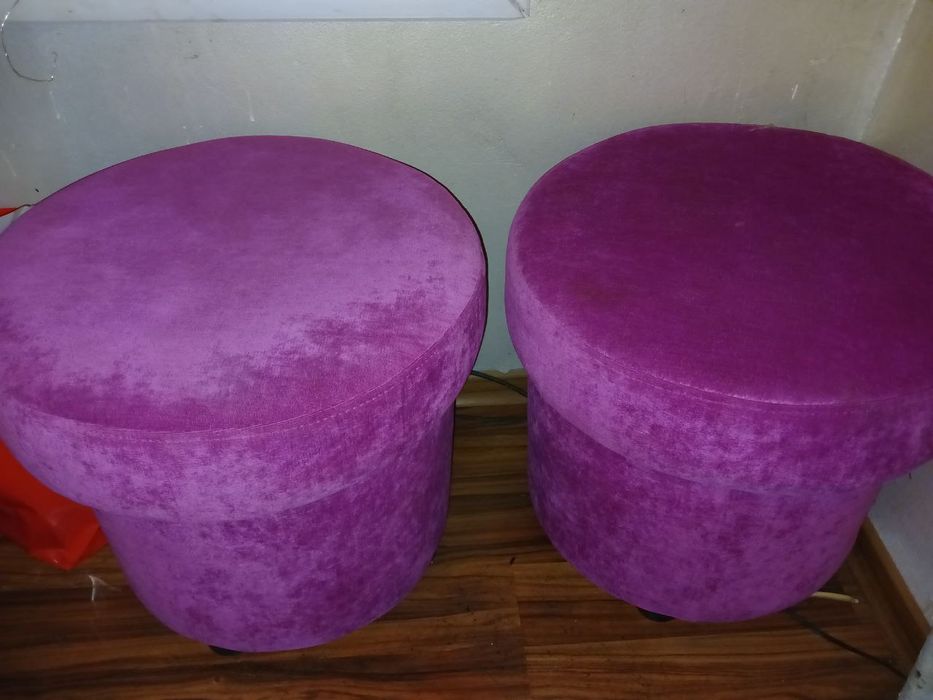 Стильний рожевий диван