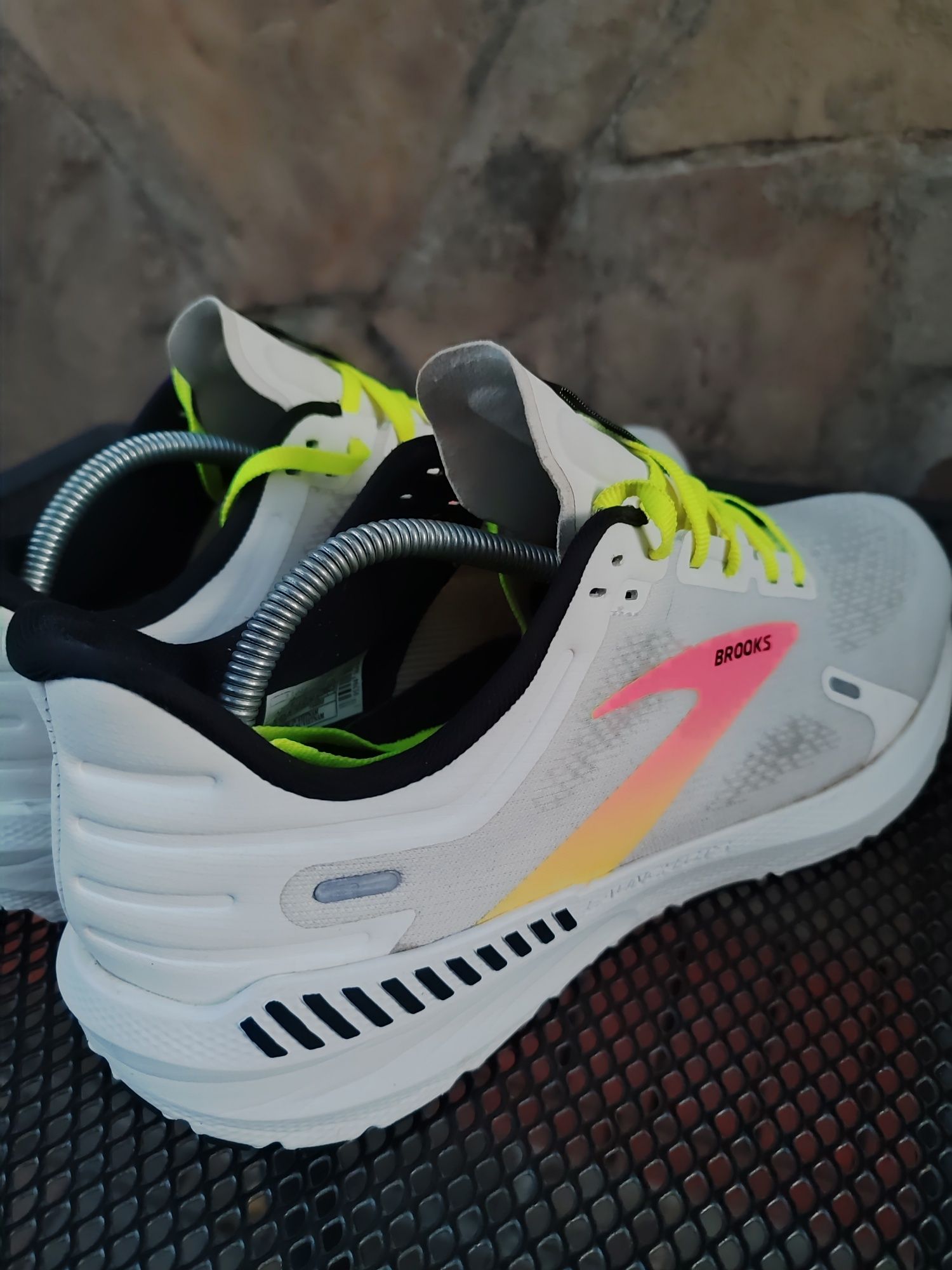 Оригинальные кроссовки Brooks Launch GTS9 45,5 размер