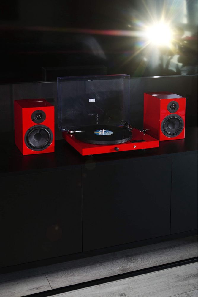 Gramofon pro ject juke box e z głośnikami