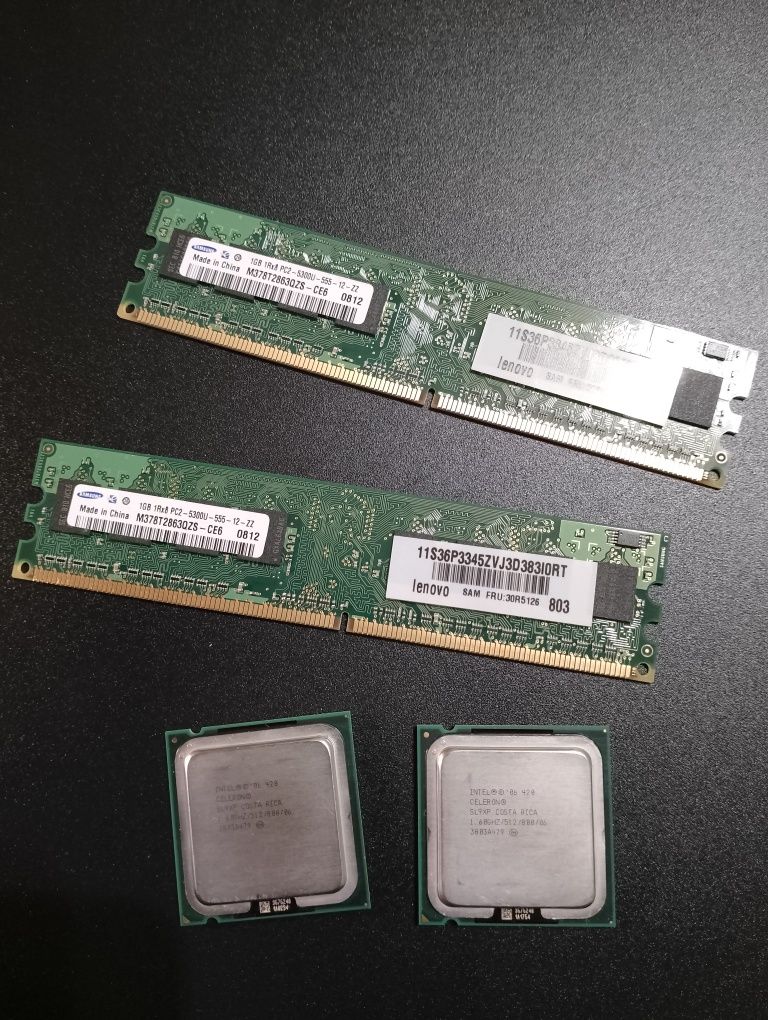 2 x Intel Celeron 420 RAM 2 X 1GB DDR2