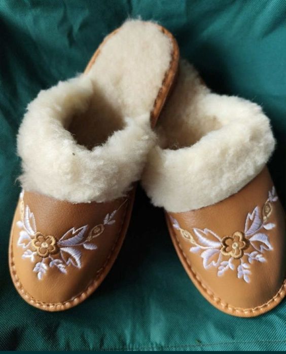 Nowe Damskie ciepłe kapcie góralskie 39. Runo owcze