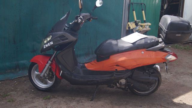 Niekompletna rama skuter Znen 125 na części udokumentowany