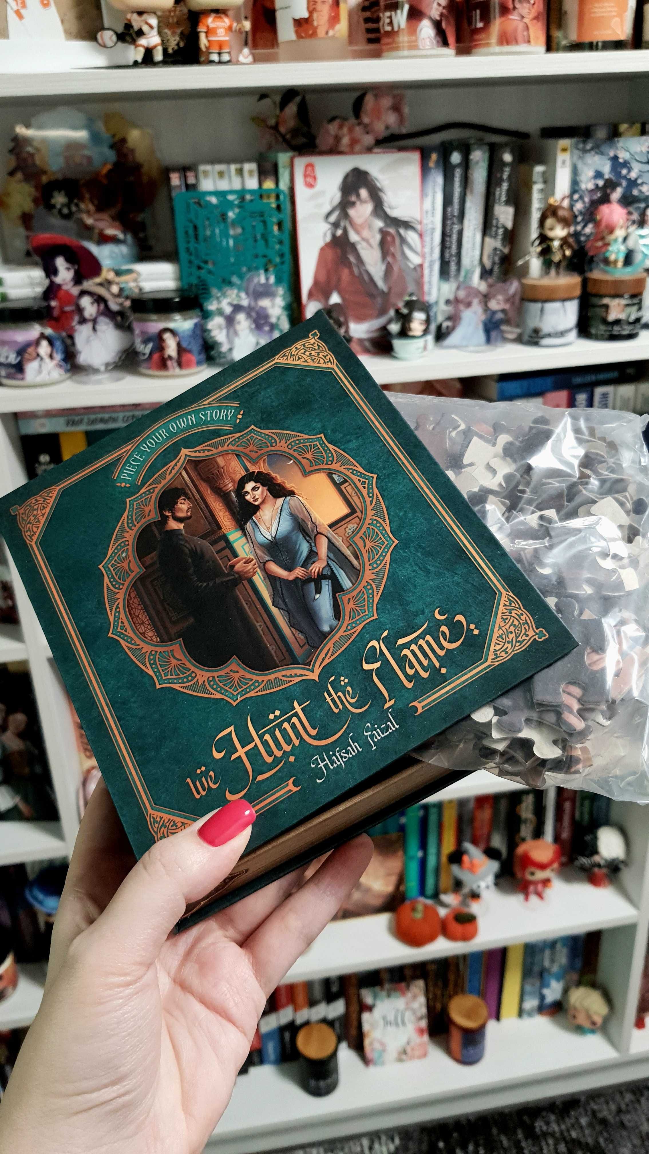 Книжковий мерч із боксів Illumicrate та FairyLoot