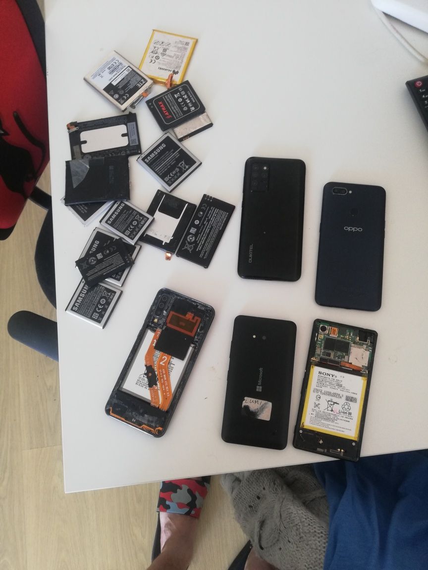 Sprzedam zestaw telefonów i bateri na cześć