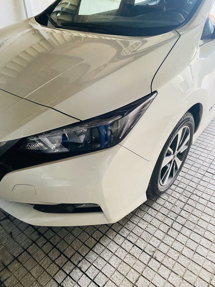 Farol NISSAN LEAF para peças- lado esquerdo